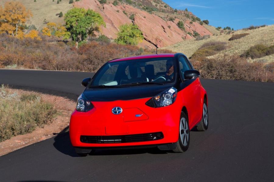  Toyota iQ EV 2013 года  (фото 7 из 29)